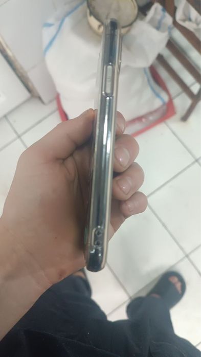 Iphone xs sotladi xoladi yaxwi