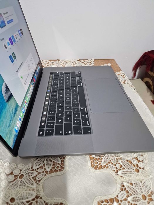 Laptop Apple Macbook Pro 16 inch , I7 , 2019 16Gb Ram 500 GB SSD .