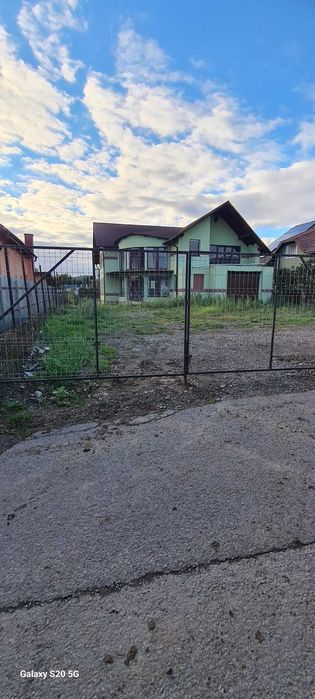 CASĂ D+P+E DE VÂNZARE în Reghin – teren 2.000 mp, zona rezidențială