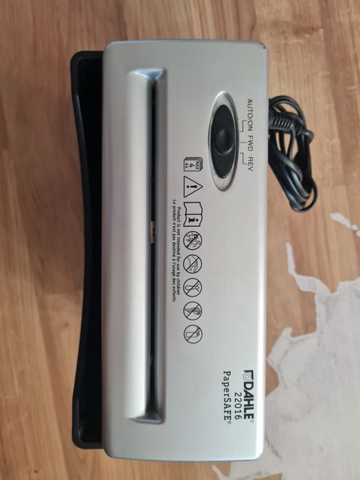 Vând distrugator documente PaperSAFE 22016 Dahle