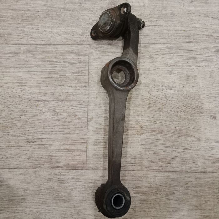 Продам передний рычаг.