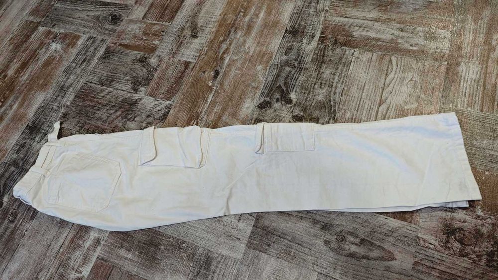 Бял карго панталон Stradivarius, размер 34