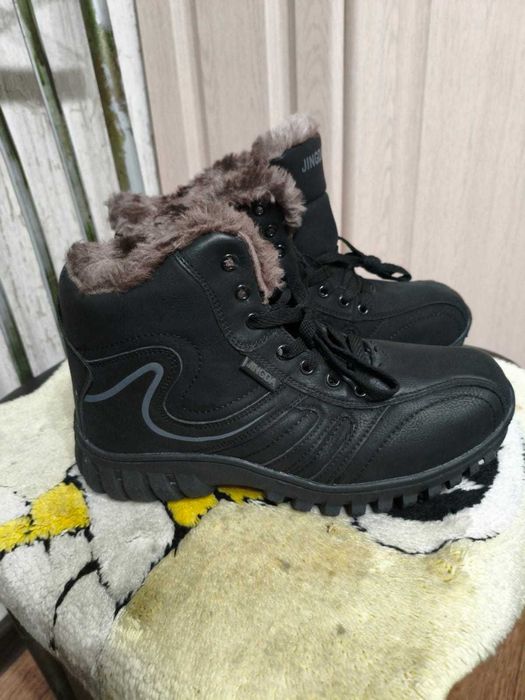Продам зимнюю новую мужскую обувь