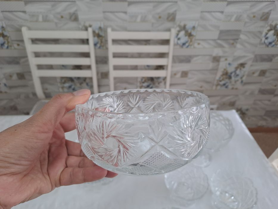 Продам посуду под хрусталь.