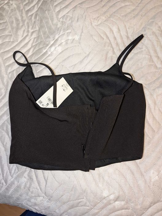 Късо черно бюстие