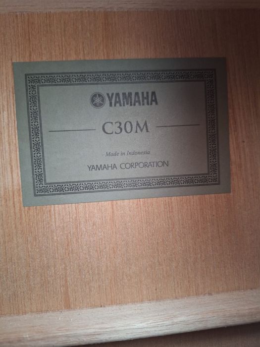 Vând chitară Yamaha C30M