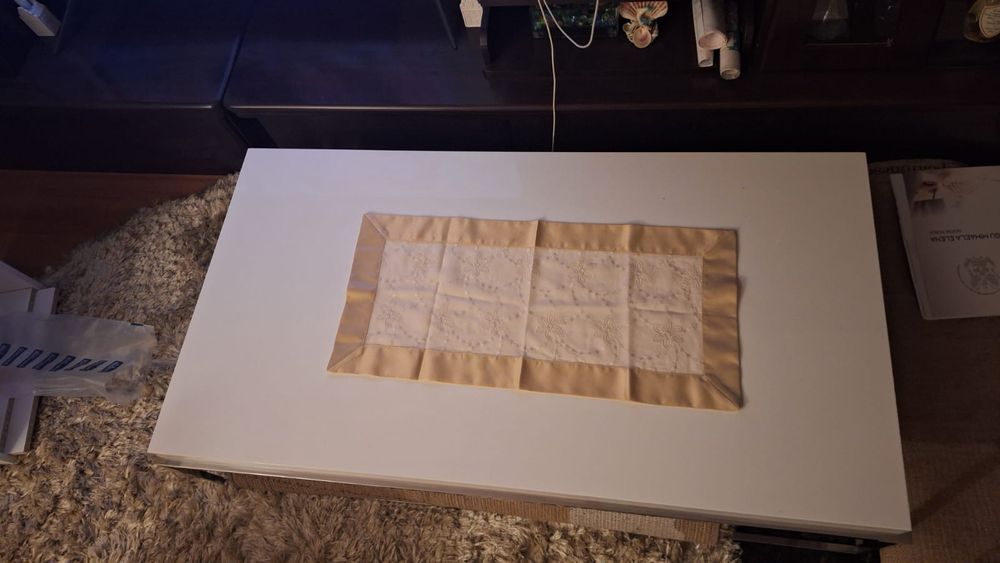 Măsuța cafea albă lucioasă