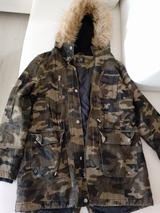 Vând  haina parka,sport/fashion, că noua, produs calitate.