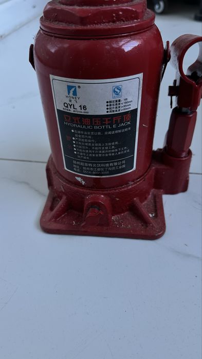 Продам домкрат 16 тн