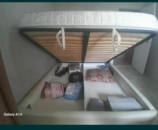 Двухспальная кровать