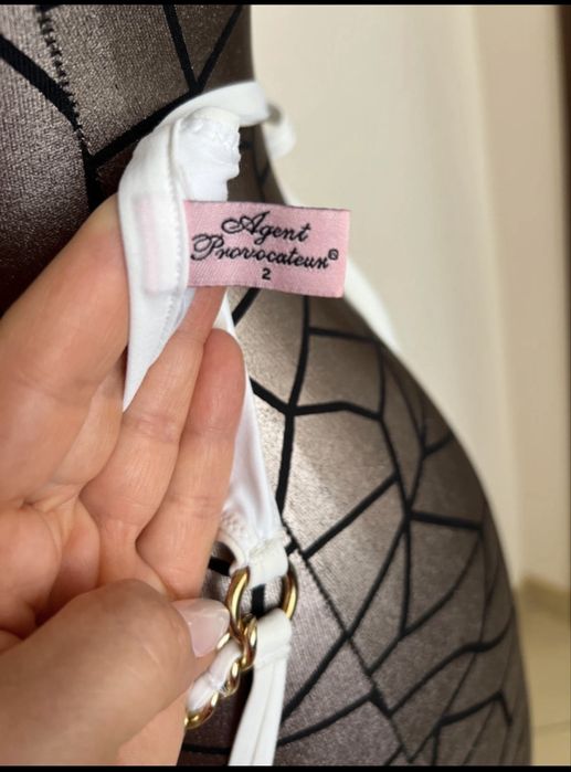 Sutien costum de baie Agent Provocateur marimea este un S