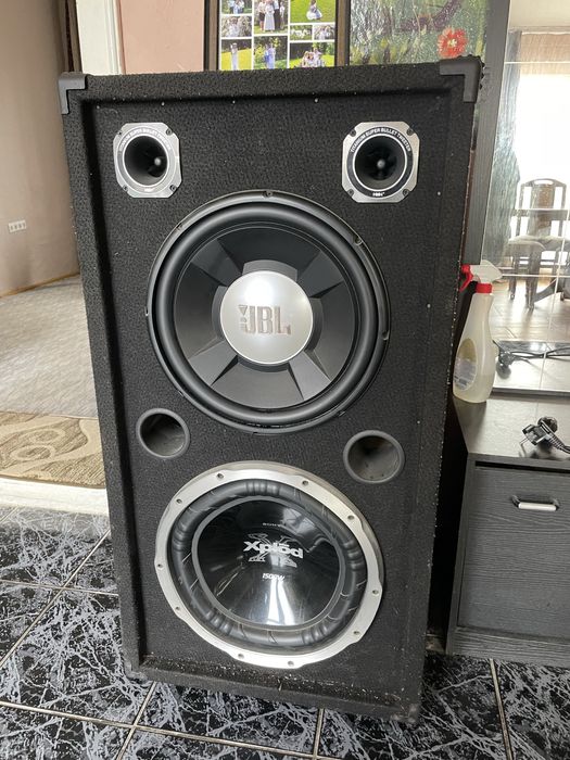 Vand boxe jbl de 3000 w plus statie