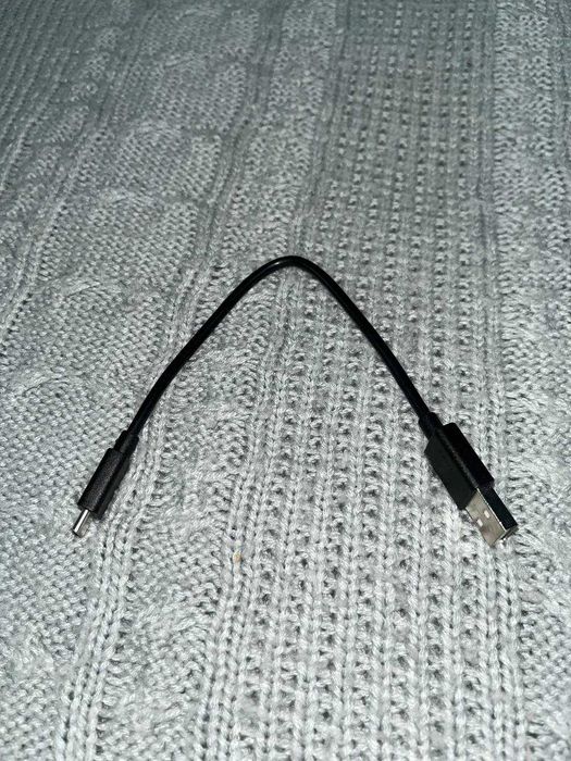 Кабели Type C-USB и один micro USB - USB