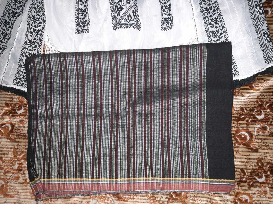 Ie si catrință costum popular