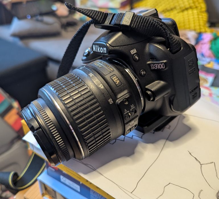 Фотоапарат Nikon D3100 + 2 обектива и аксесоари