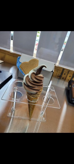 Închiriez aparat de box și aparat de înghețată soft pentru evenimente