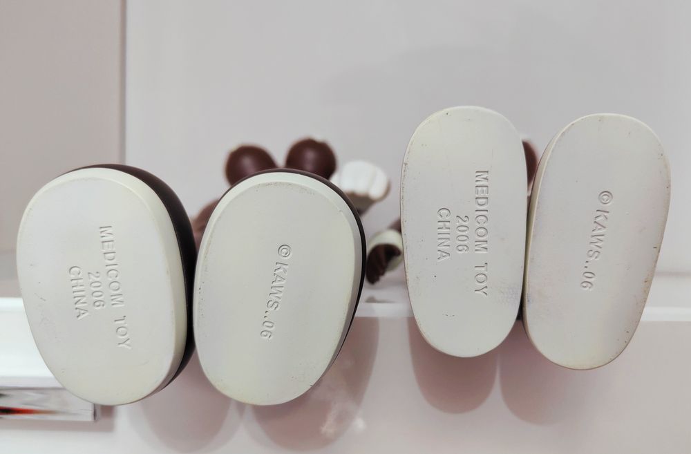 Kaws близначки фигури мацка с цигара 38см