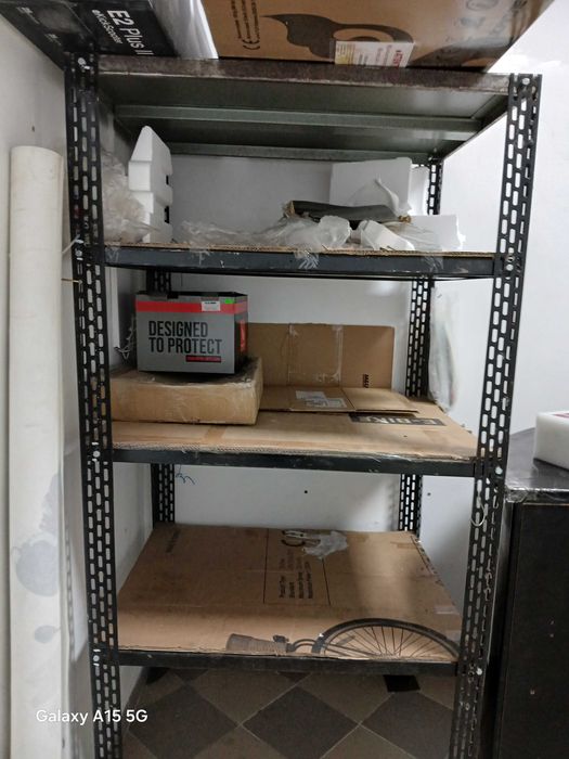 Mobilier magazin, tejghea, rafturi rezistente depozit, scaune, birouri