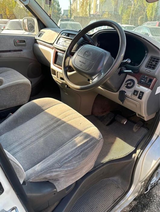 Продам семейный, просторный автомобиль