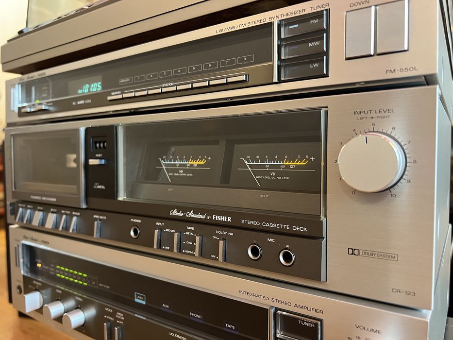 Linie Studio Standard by  Fischer: Amplificator Fischer  CA-250, Deck Fischer CR-123, Pickup Fisher MT-6331G, Tuner Fischer FM-550L