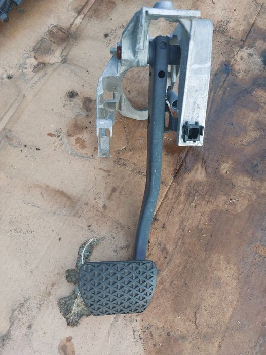 Спирачен педал Bmw e90 e87 120i 320i n46 n43 150кс 170кс