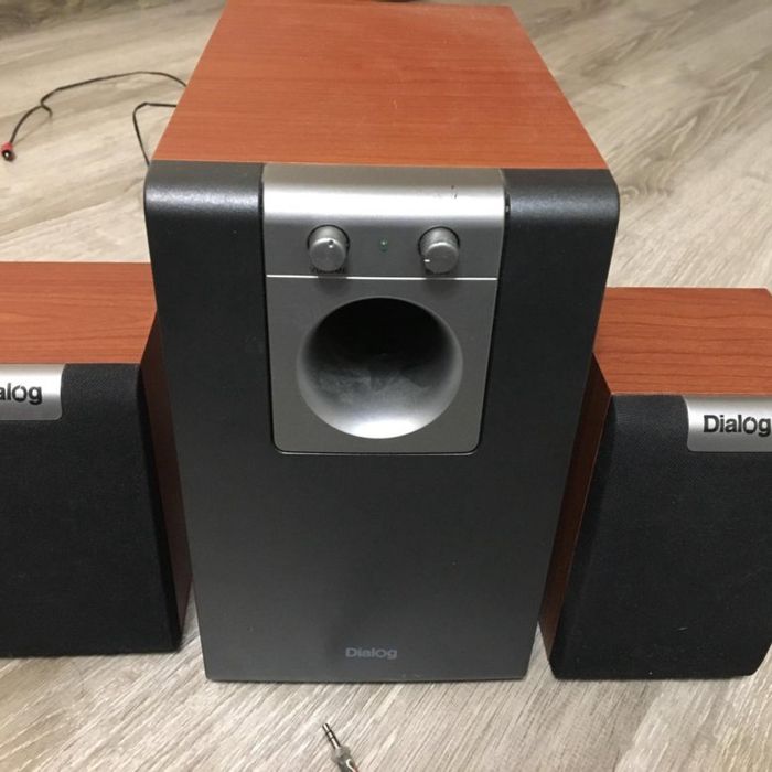 Продам сабвуфер в отличном полностью рабочем состоянии