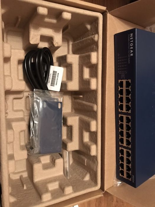 24 Портов Switch Netgear JFS524v2