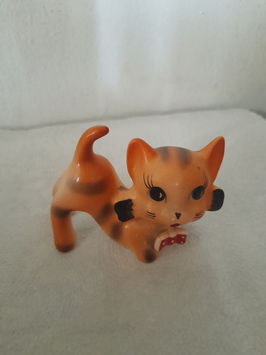 Diverse bibelouri perioada comunista