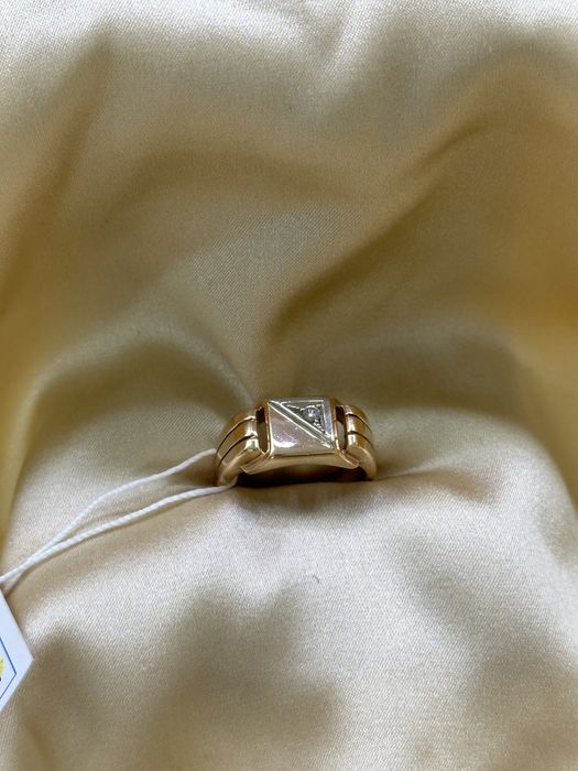 Золотая печатка с бриллантами