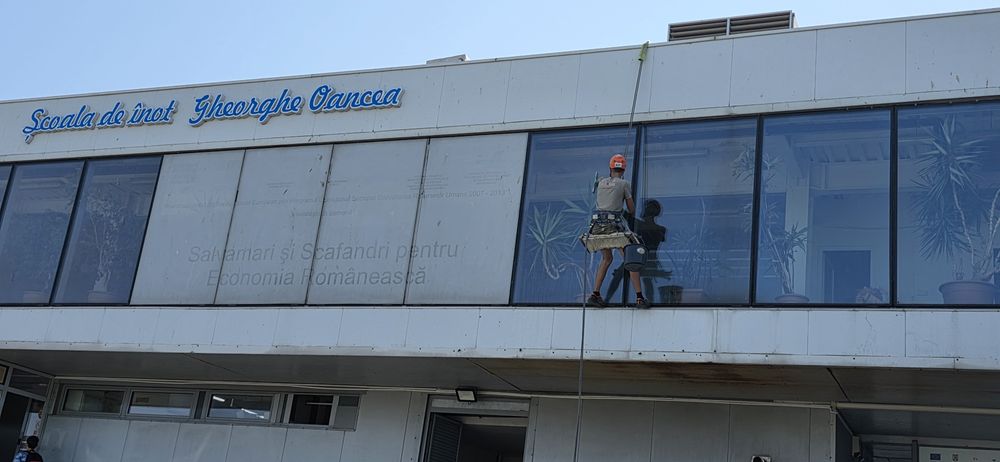 Spălat fațade cu Alpiniști utilitari