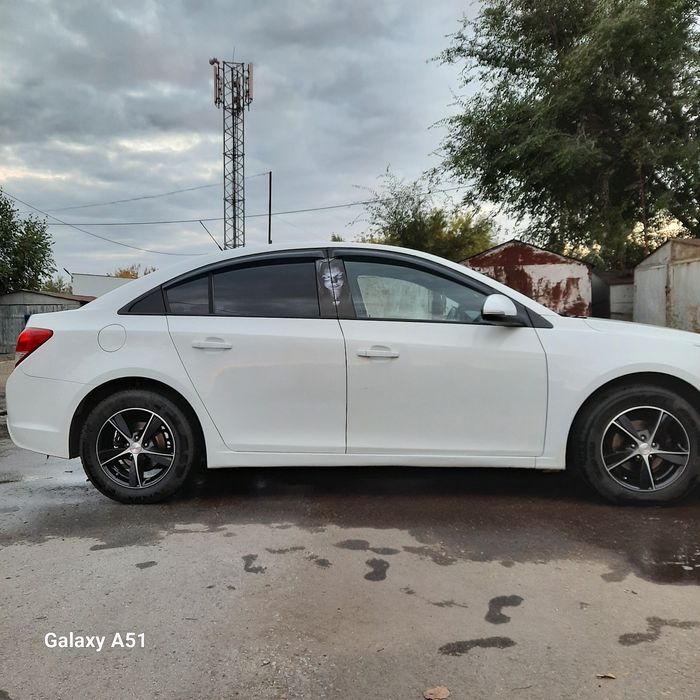 Машина шевроле круз