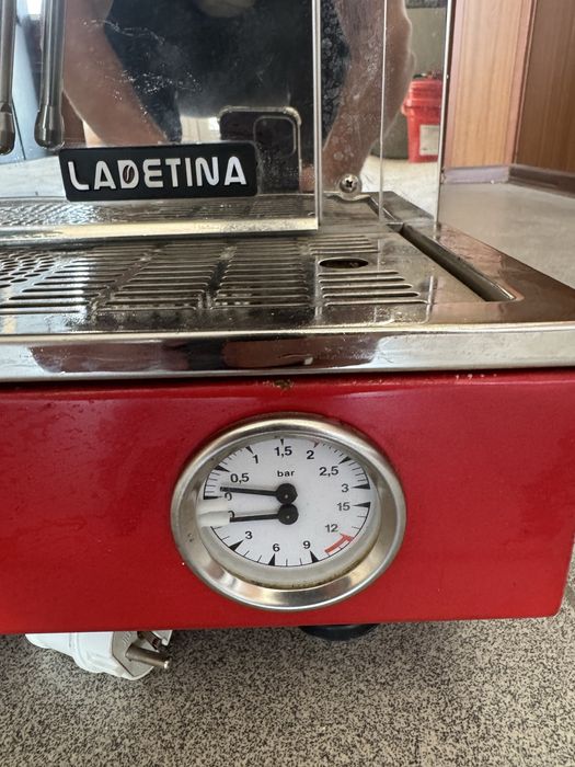 Профессиональная кофемашина Ladetina