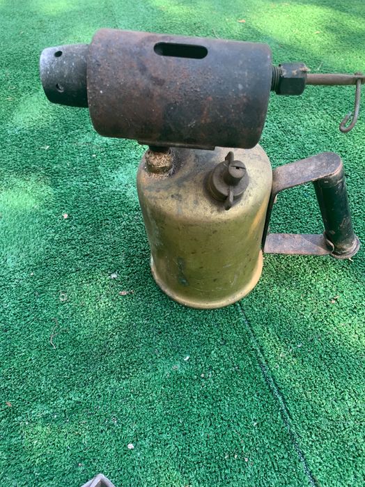 Бензинова горелка за прасета