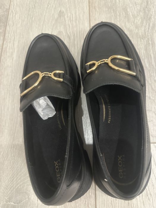 Продам туфли лоферы новые