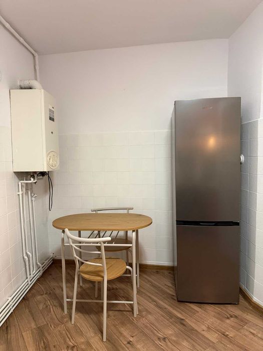 De închiriat: Apartament cu 2 camere, 2 balcoane și parcare – Zona Hotel Paradis, Mărăști