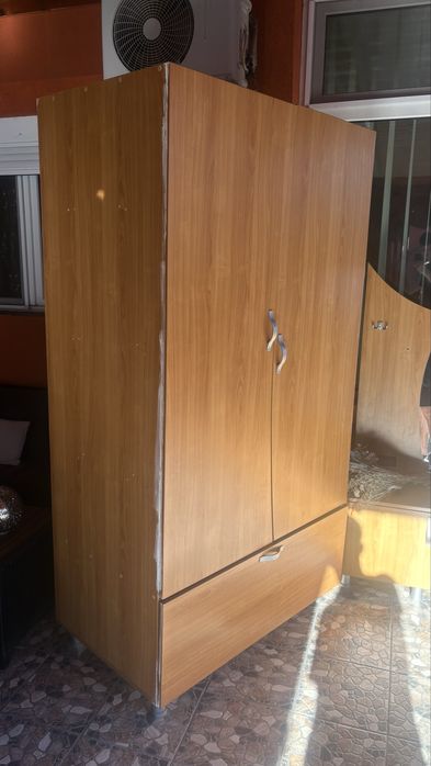 Mobilă de lemn cu oglindă + dulap depozitare