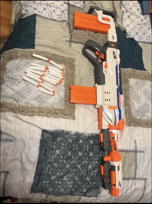 Arma nerf, automata, burst si single