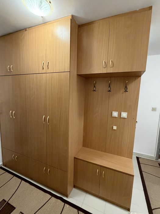 Гардероб за коридор със закачалки