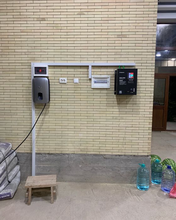 установка зарядного устройства и профисёналные электрик