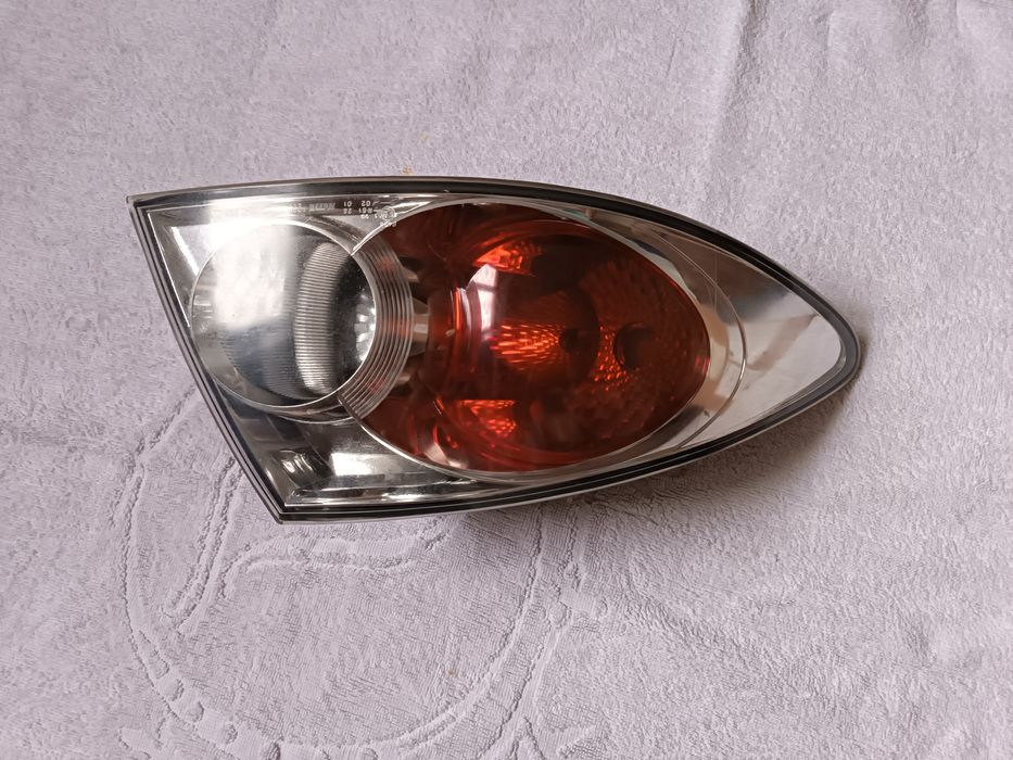 Задние фары Mazda 6.