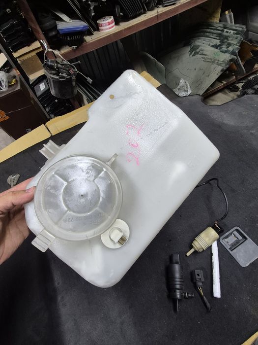 Бачок омывателя Mercedes w202