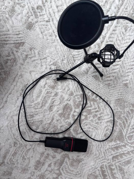 Микрофон Redragon Seyfert GM100.