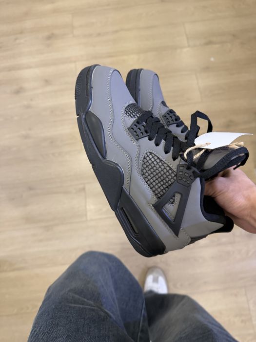 4 (Air Jordan 4 Retro)
