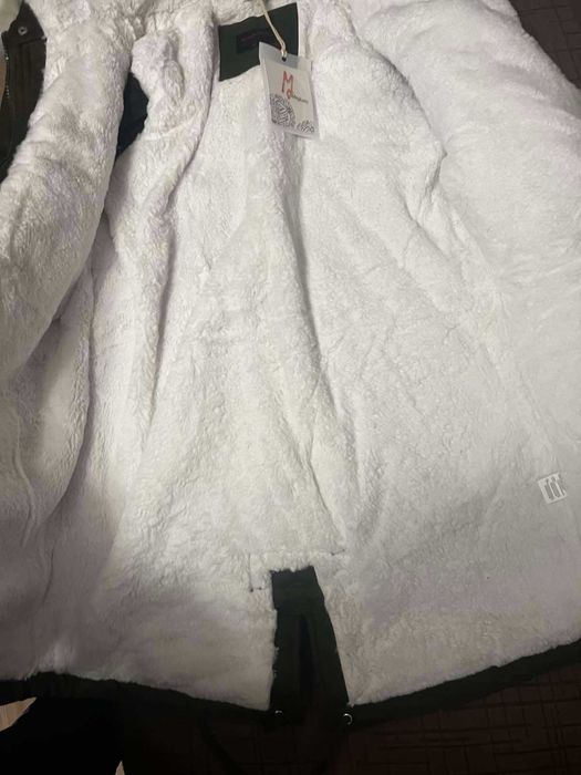 НОВА зимна дамска парка с дебела подплата и качулка (размер М)