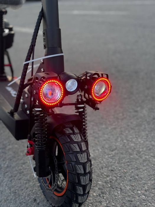 Электросамокат черно красный цвете