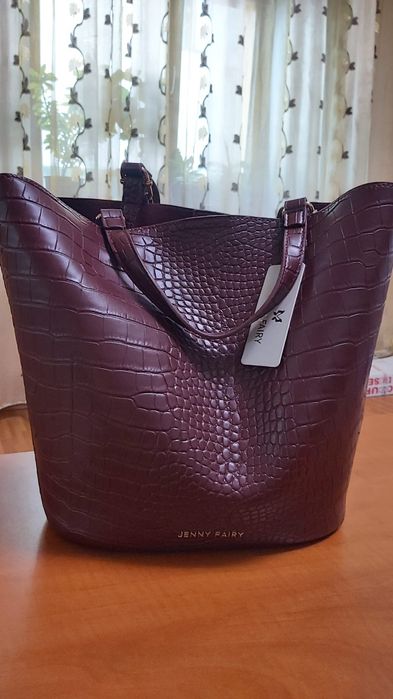 Genți și încălțări de vanzare