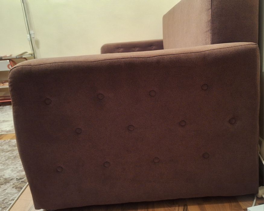 Vand canapea extensibila aproape noua,cul.ciocolatie