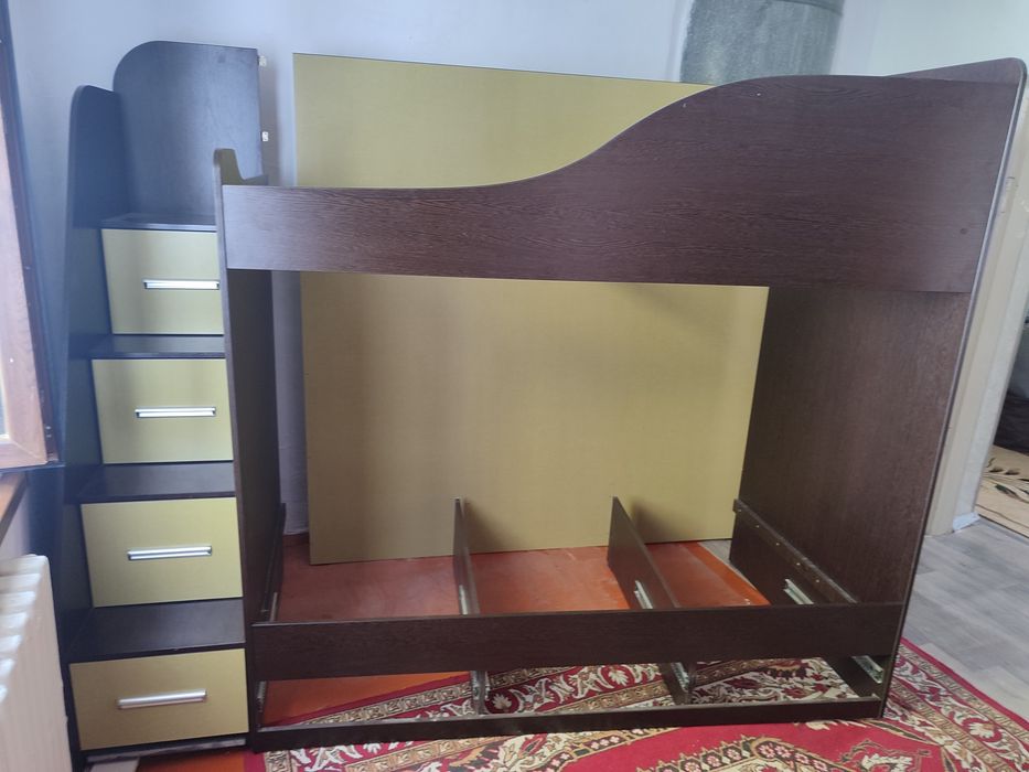 Двухярусная кровать