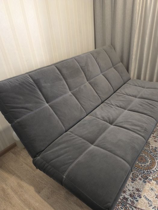 Продаю диван книжка