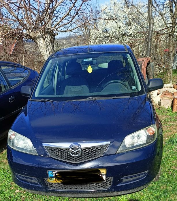 Лек автомобил Мазда 2